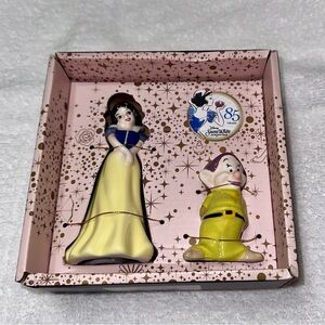 NWT 🍎 Disney Princess Snow White and Dopey Salt and Pepper Shaker Set